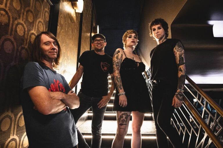 Laura Jane Grace virá ao Brasil para três shows