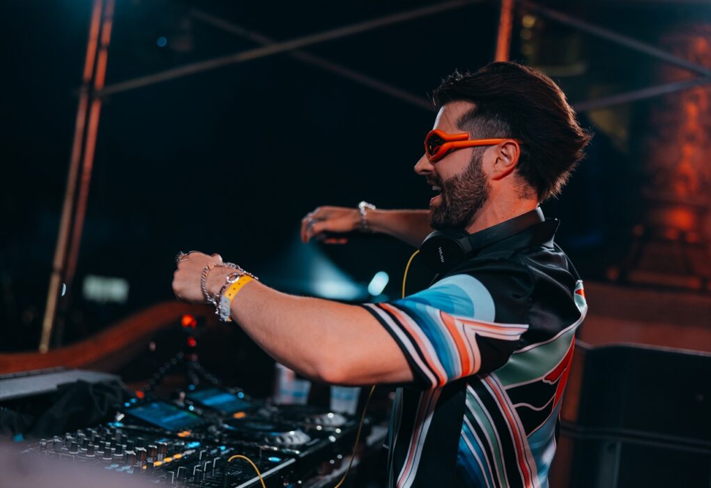 Alok bate recorde de drones sobrevoando palco no Tomorrowland Brasil