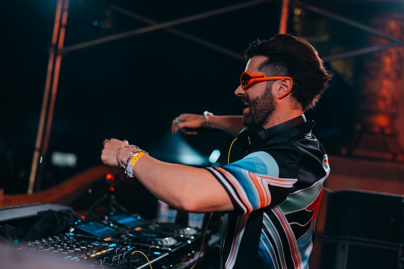 Alok bate recorde de drones sobrevoando palco no Tomorrowland Brasil