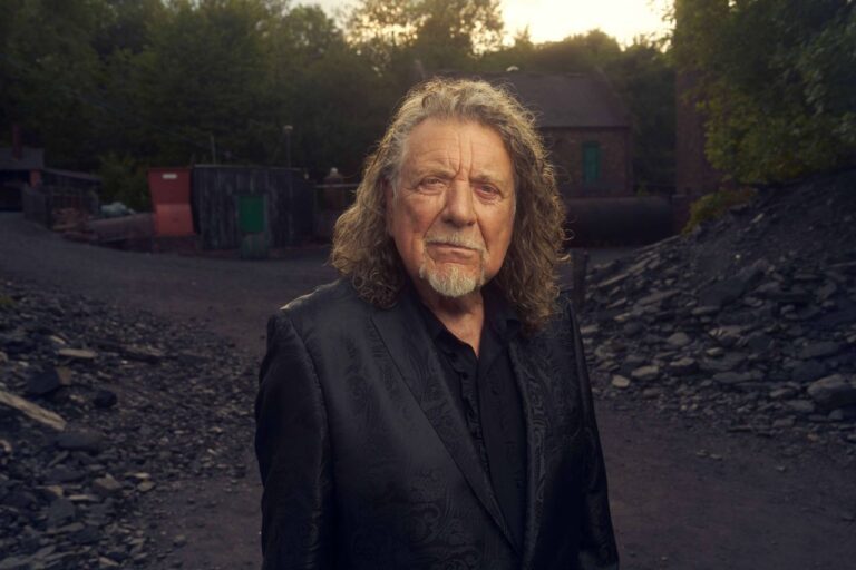 Ícone do Led Zeppelin, Robert Plant anuncia show no Rio de Janeiro