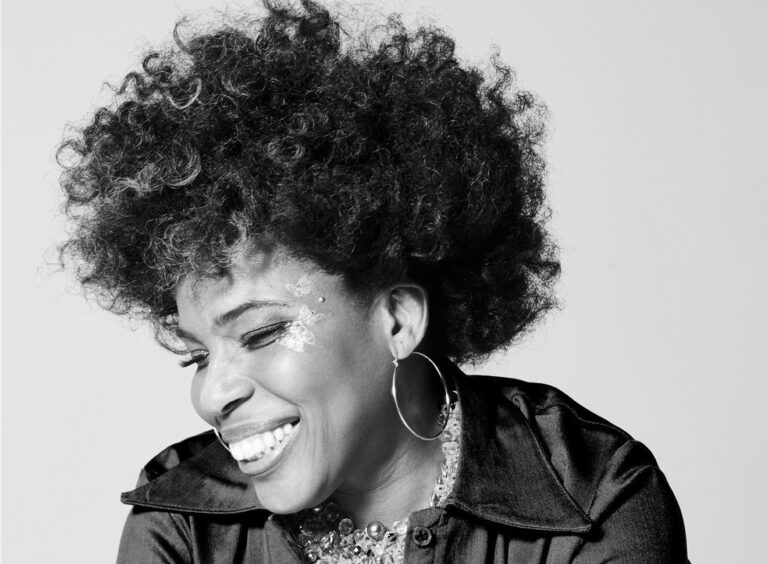 Macy Gray confirma oito shows no Brasil em 2026