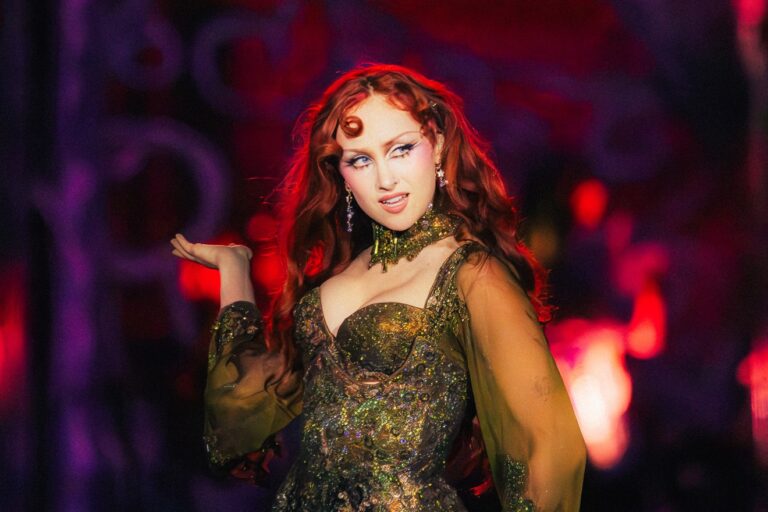 Lollapalooza Brasil 2026 reúne público diverso no segundo dia do festival