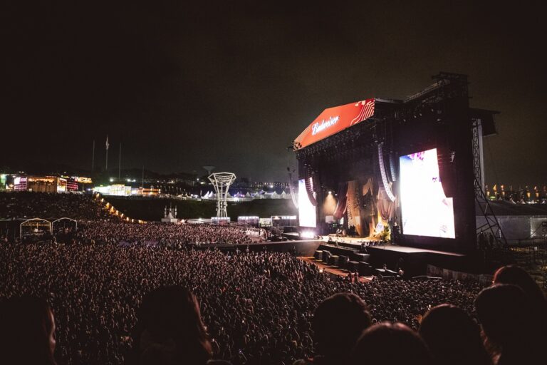 Lollapalooza Brasil 2026 estreia com line-up diverso e forte conexão com o público