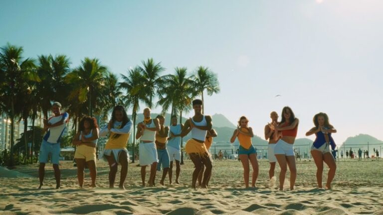 Dance Maré retorna com nova coreografia para aquecer show de Shakira em Copacabana