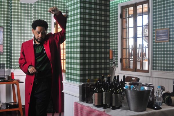 Emicida leva ao palco a “Racional MCMV Tour”, experiência que atravessa sua trajetória