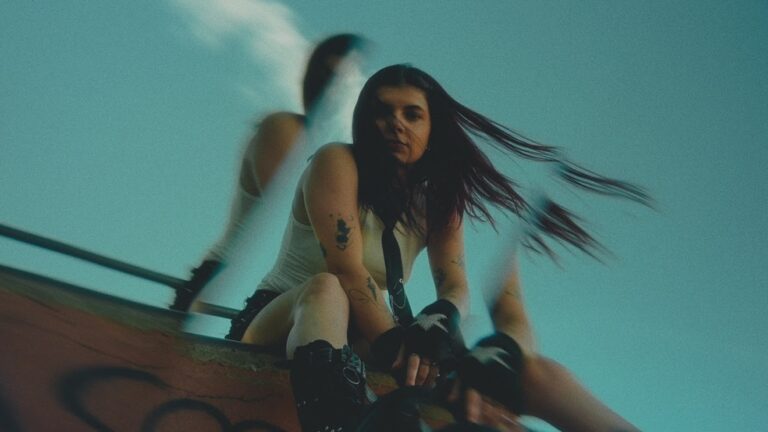 Entre cicatrizes e potência, Aléxia estreia com o álbum Garra