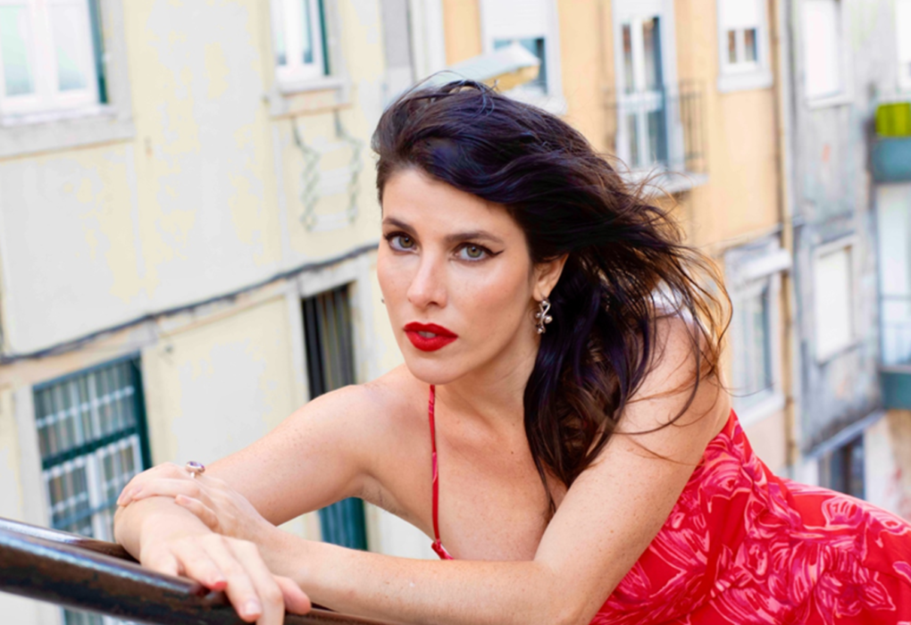 Christine Valença lança “Sur Ton Île” em parceria internacional