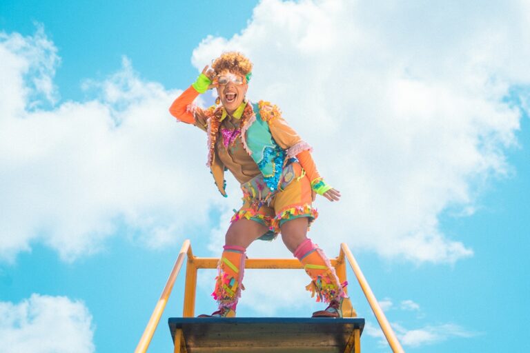 Luana Flores anuncia o disco “Cria do Sol Quente” unindo ancestralidade e experimentação sonora