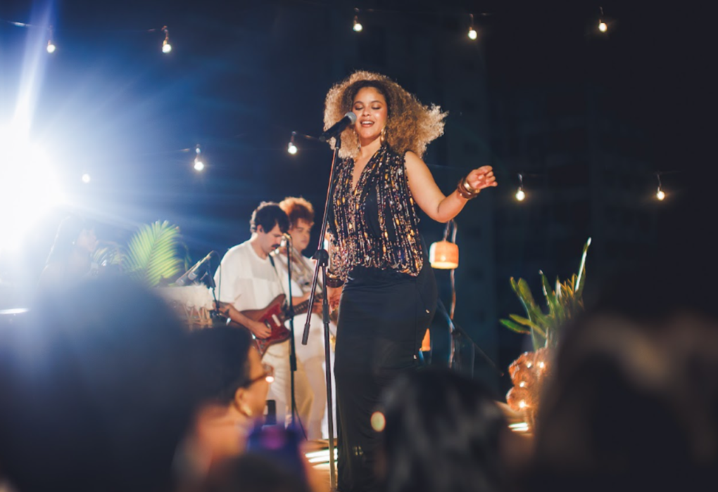 Rachel Reis lança “Ao Vivo da Sereiona” e celebra conexão com fãs em Salvador