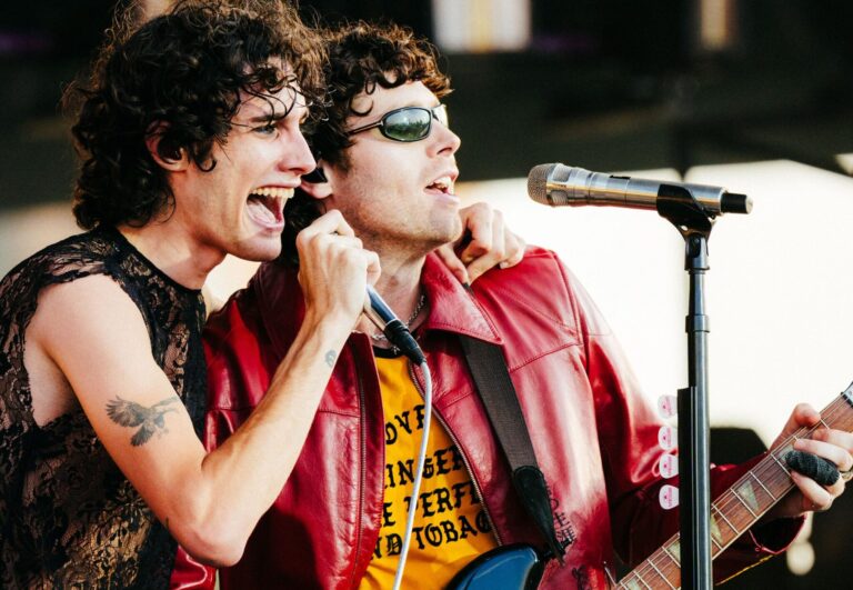5 Seconds of Summer surpreende no Lollapalooza Chicago com sombr e convidados especiais na abertura do festival