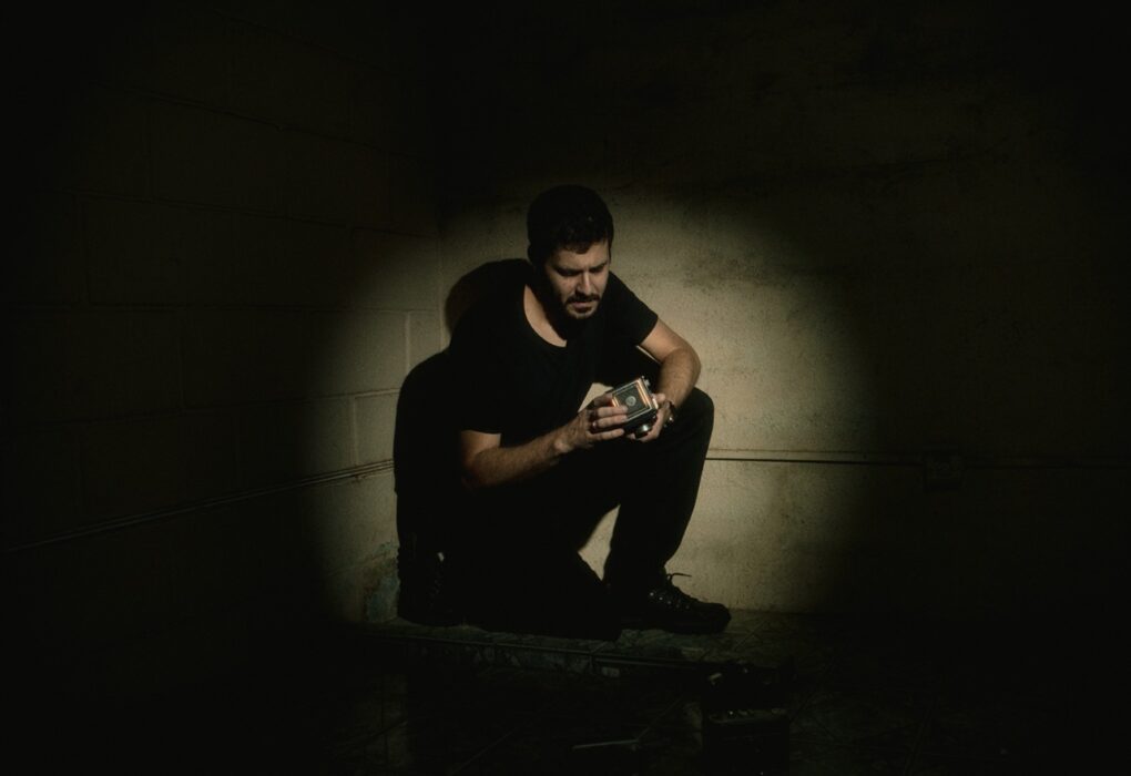 Joshua B. Haus mergulha no indie rock dos anos 2000 em "Backveld Casino"