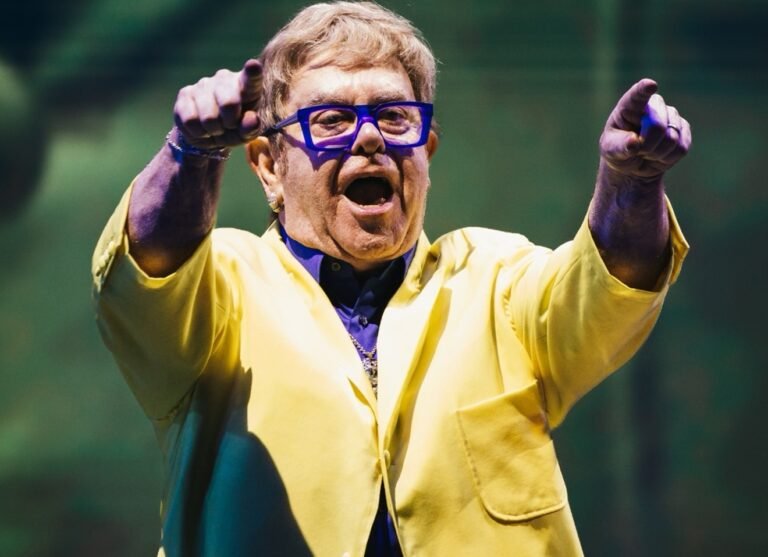 Elton John promove encontro de gerações em noite histórica no Rock in Rio 2026
