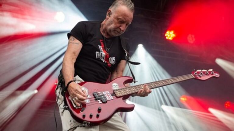 Peter Hook retorna ao Brasil em 2027 com show dedicado aos clássicos do Joy Division