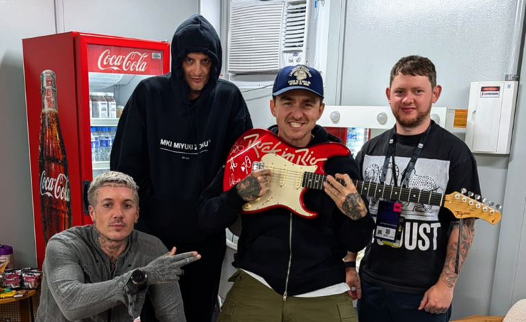 Rock in Rio promove leilão beneficente com itens autografados por artistas da edição 2026