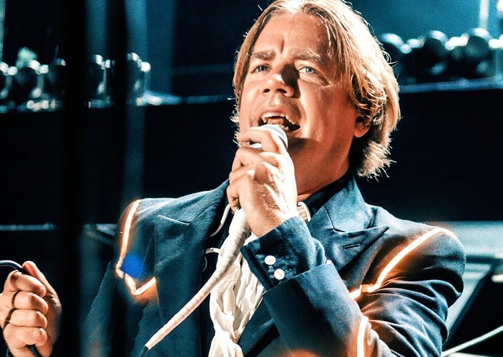 The Hives destaca sua irreverência e energia em show no Palco Mundo do Rock in Rio 2026