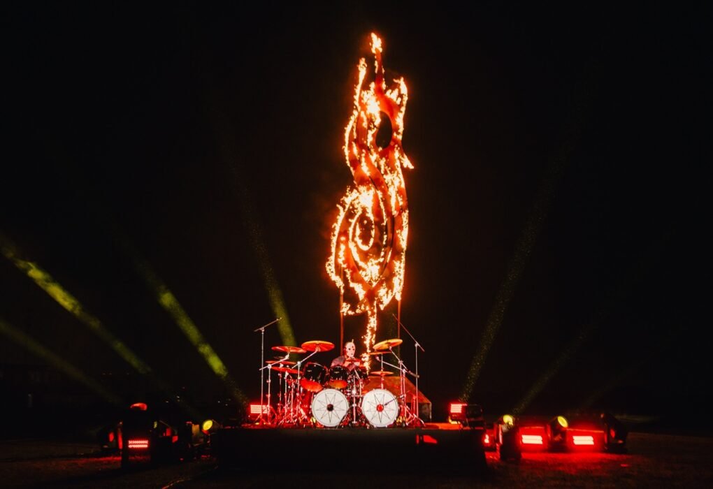 The Town 2027 Slipknot ganha símbolo gigante em chamas em ação inédita em São Paulo
