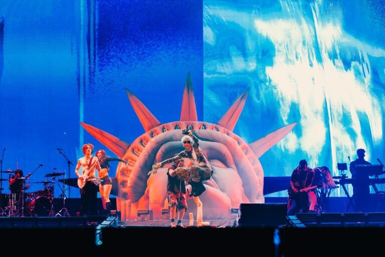 mgk estreia no Rock in Rio com mistura de rap, emo e pop punk